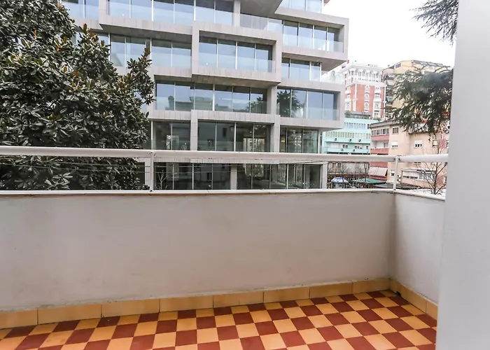 Viatirana By Shqiptrip 地拉那